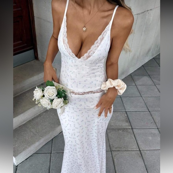 White Floral Maxi Dress with Bow Back - Picture 4 of 10